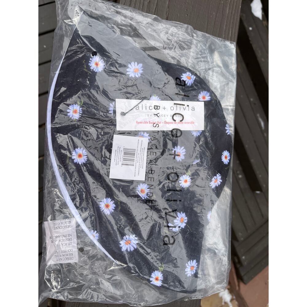 NEW alice + olivia Floral Black White Reversible Bucket Hat